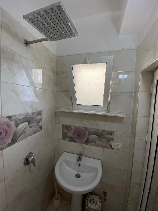 Guest House Lionel Драч Екстериор снимка
