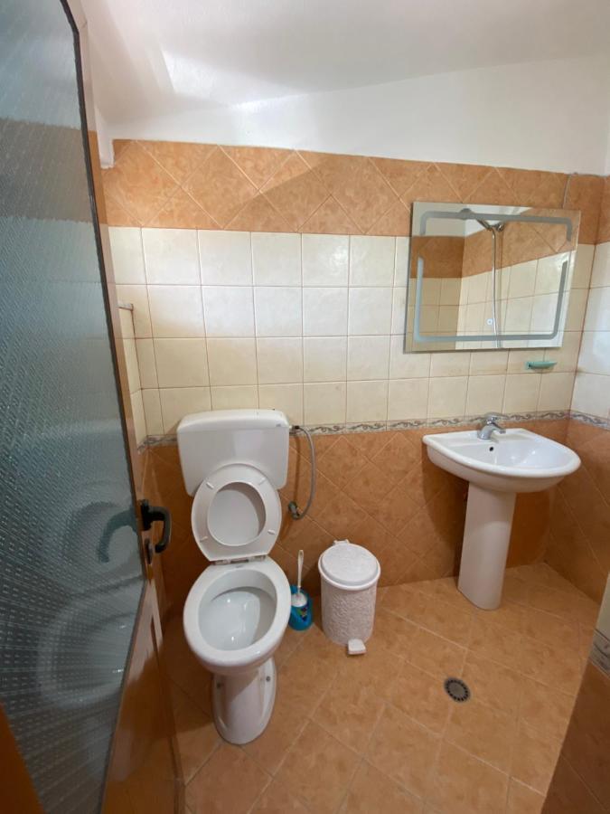 Guest House Lionel Драч Екстериор снимка