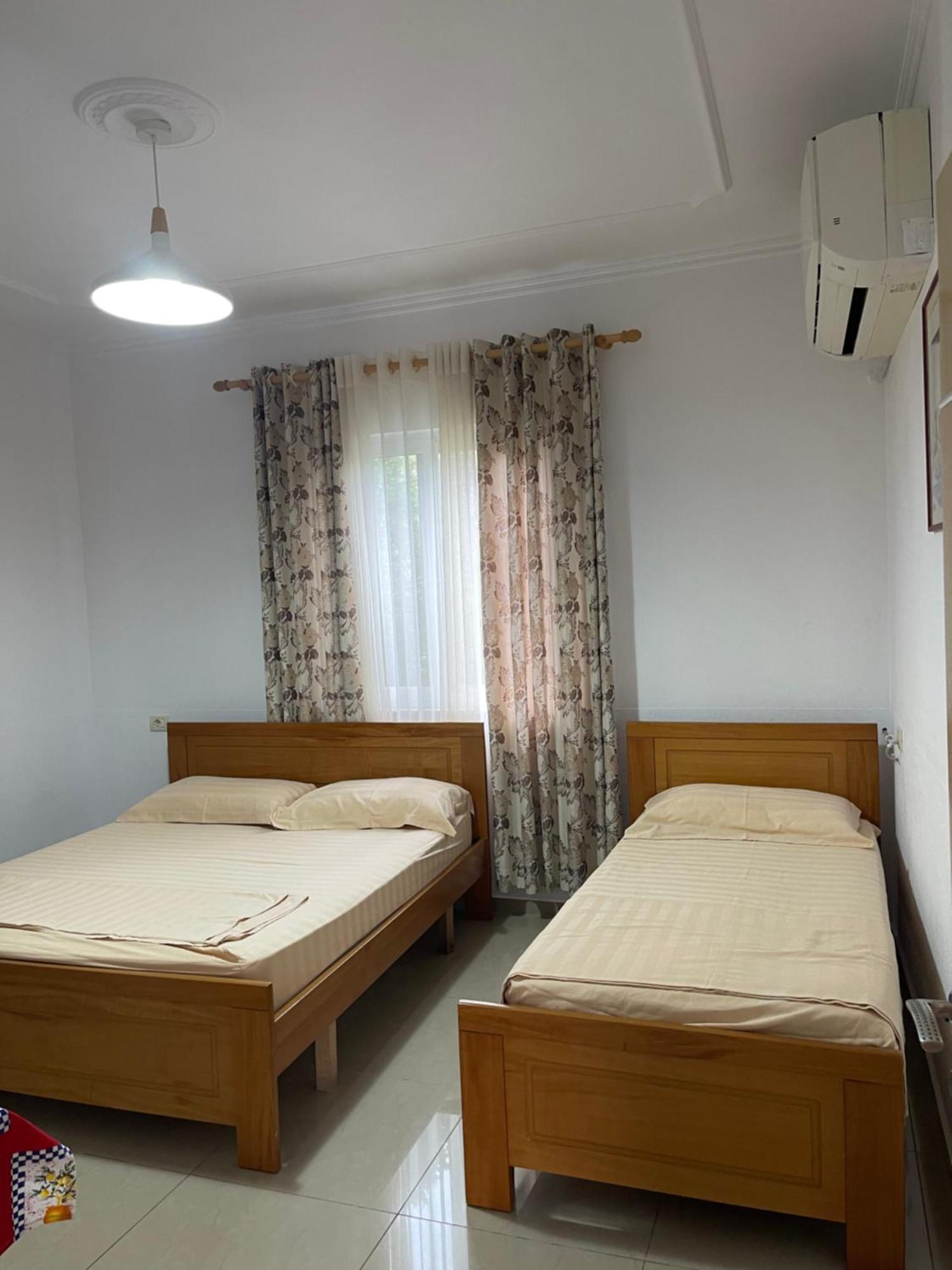 Guest House Lionel Драч Екстериор снимка