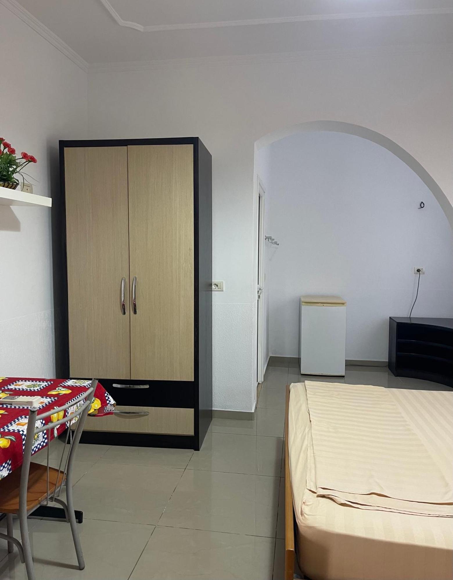 Guest House Lionel Драч Екстериор снимка