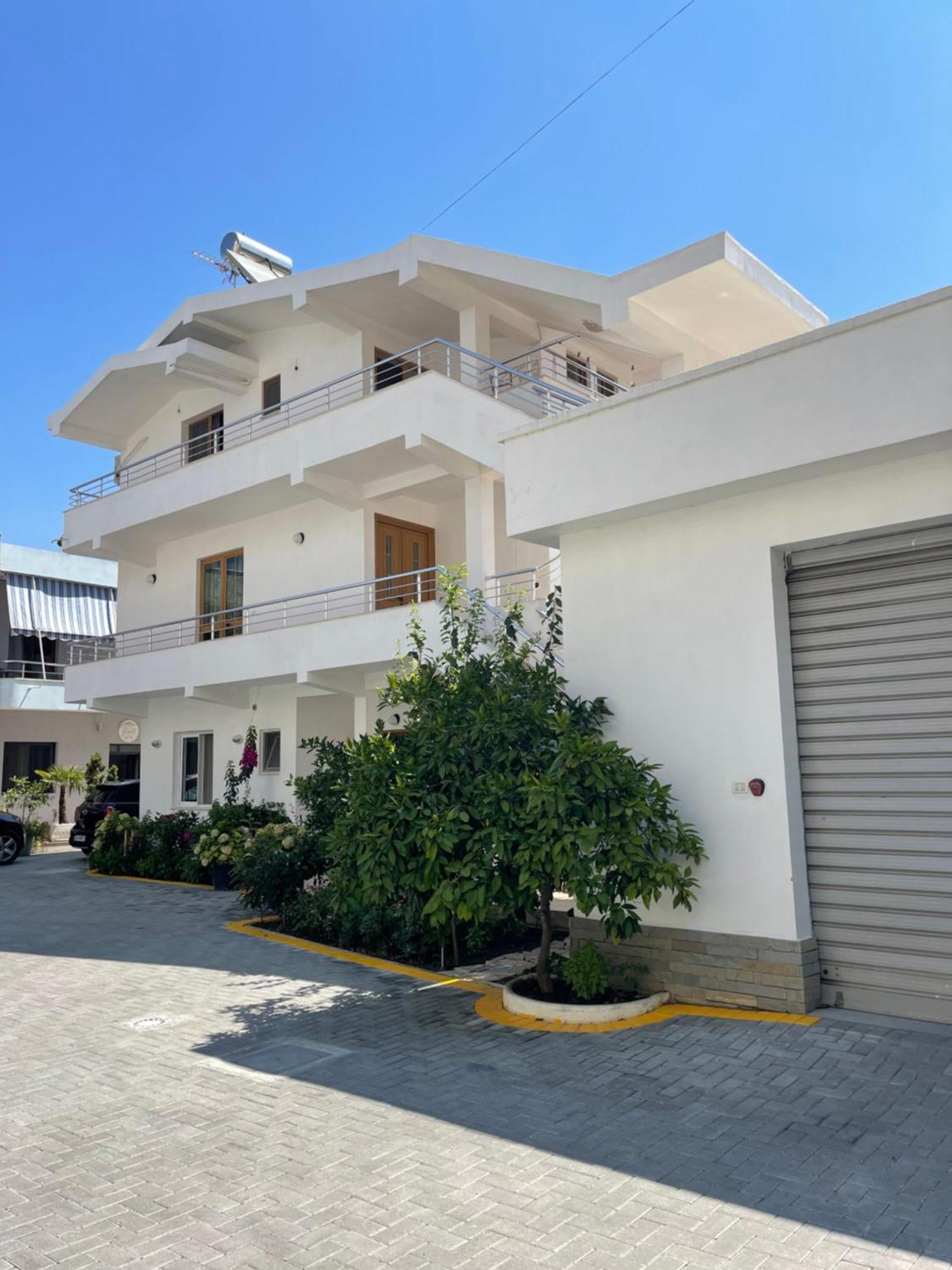 Guest House Lionel Драч Екстериор снимка