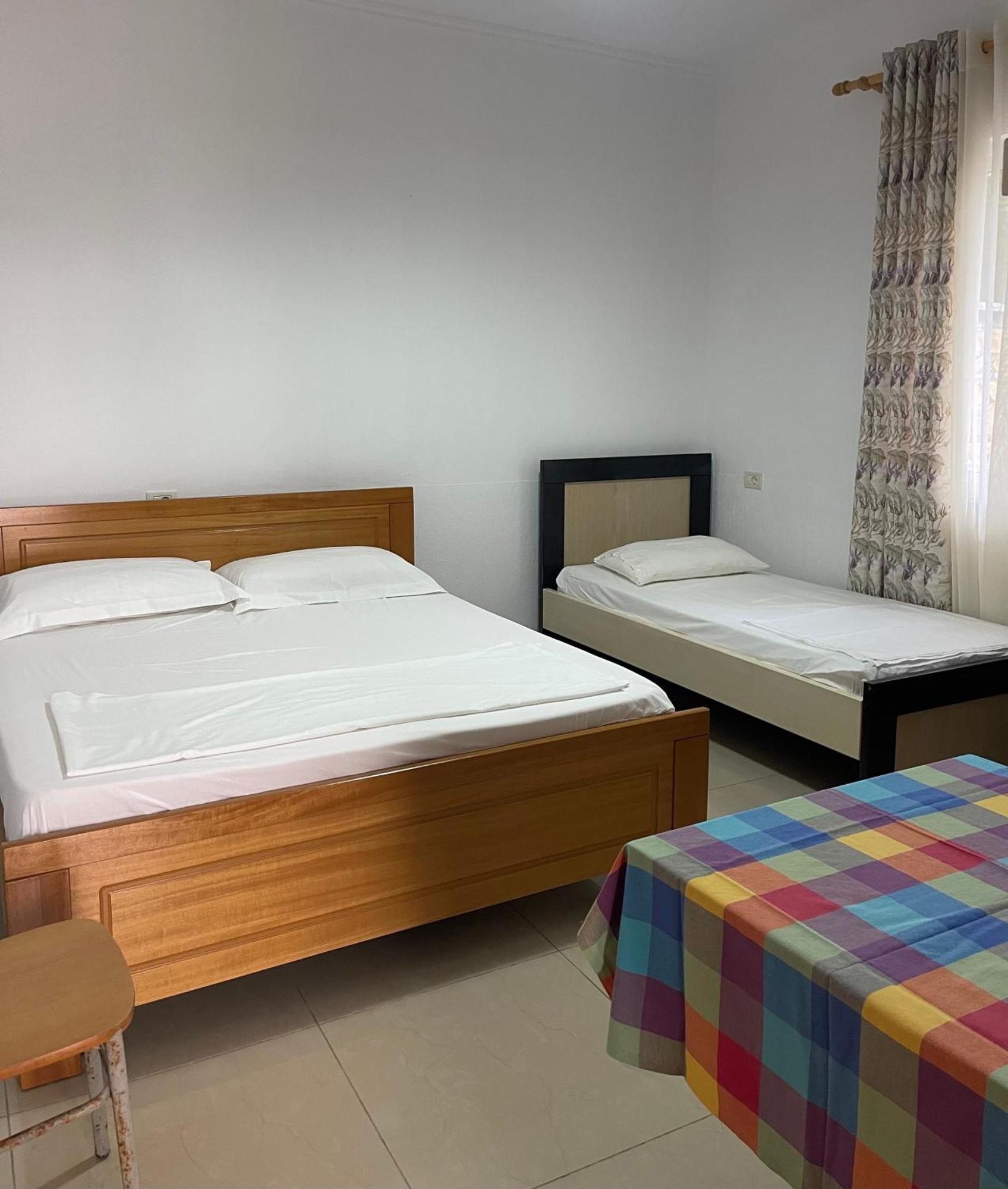 Guest House Lionel Драч Екстериор снимка