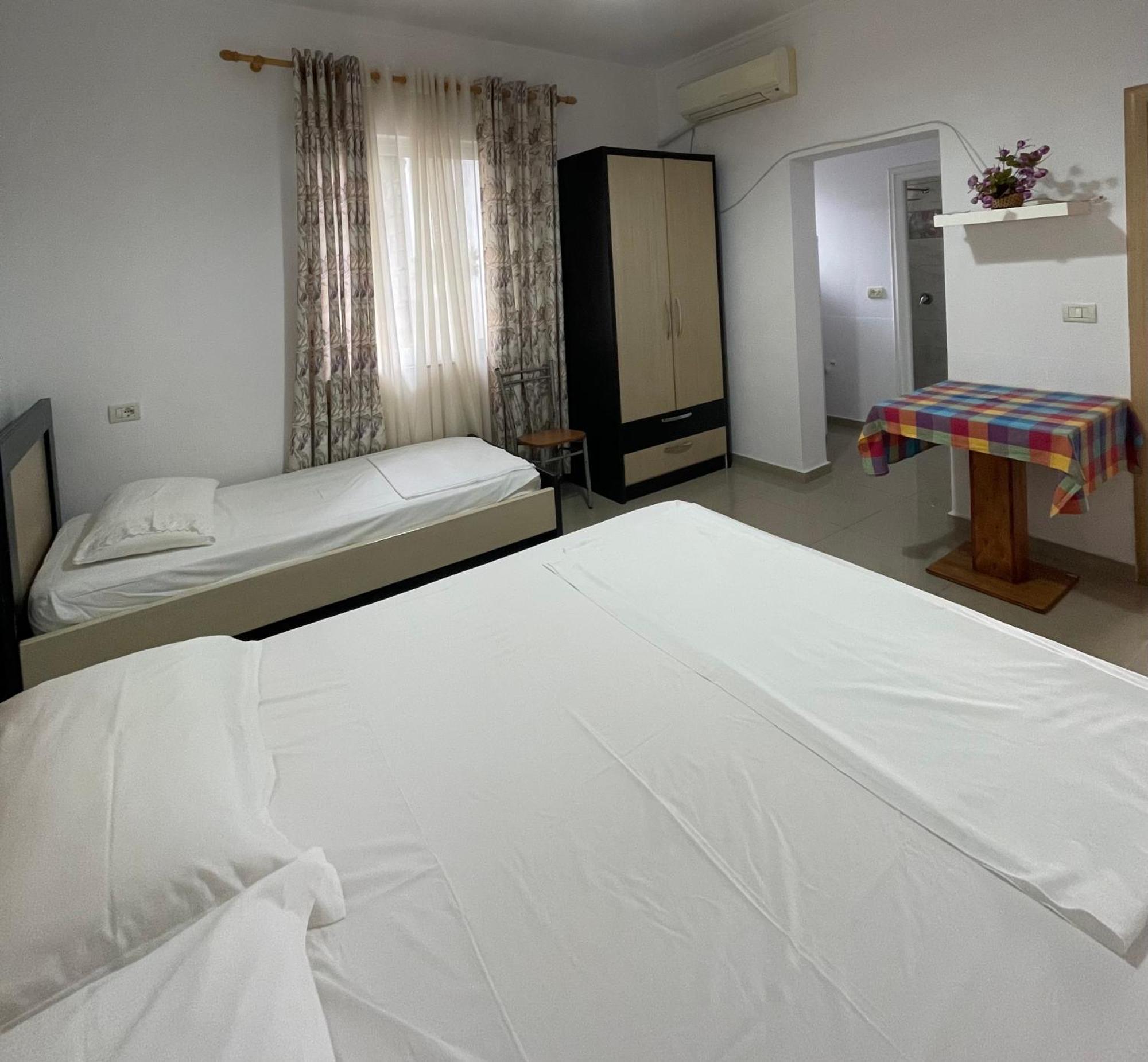 Guest House Lionel Драч Екстериор снимка