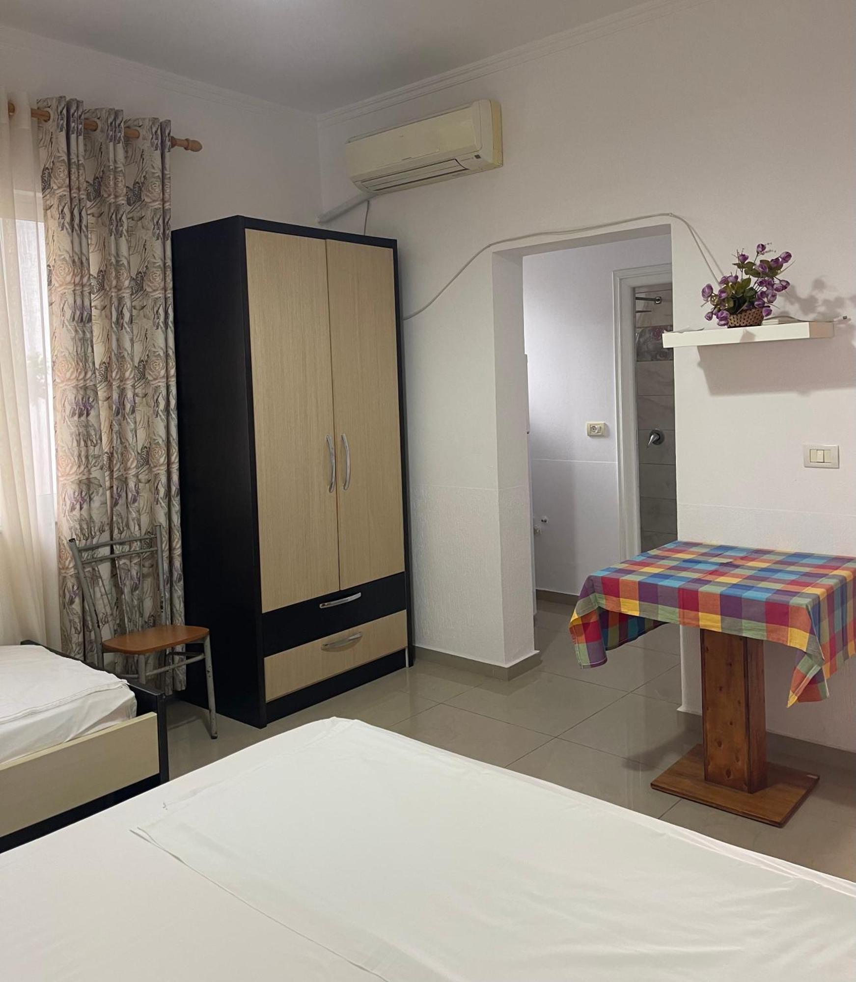 Guest House Lionel Драч Екстериор снимка