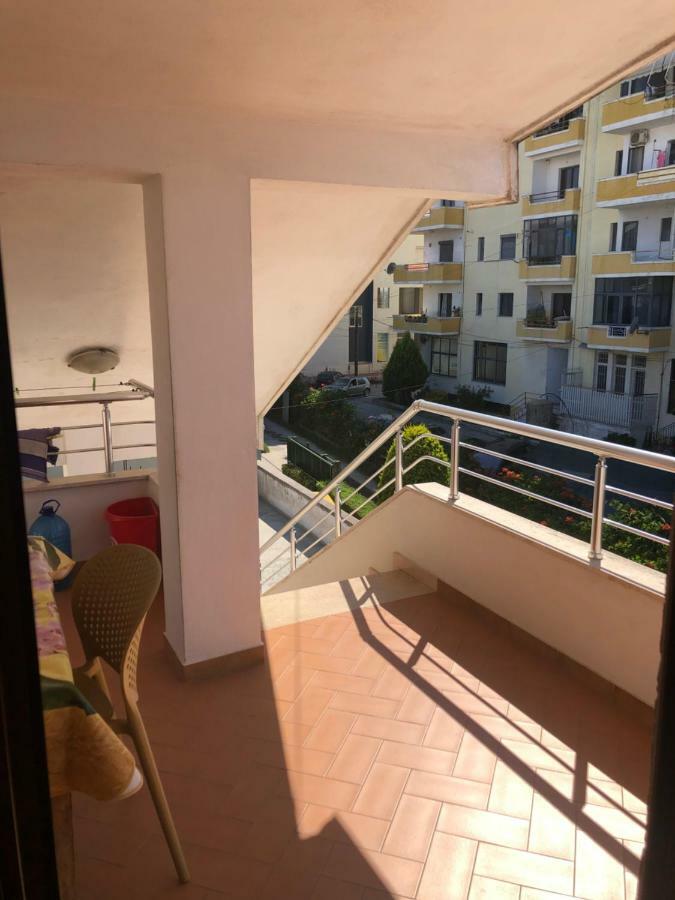 Guest House Lionel Драч Екстериор снимка